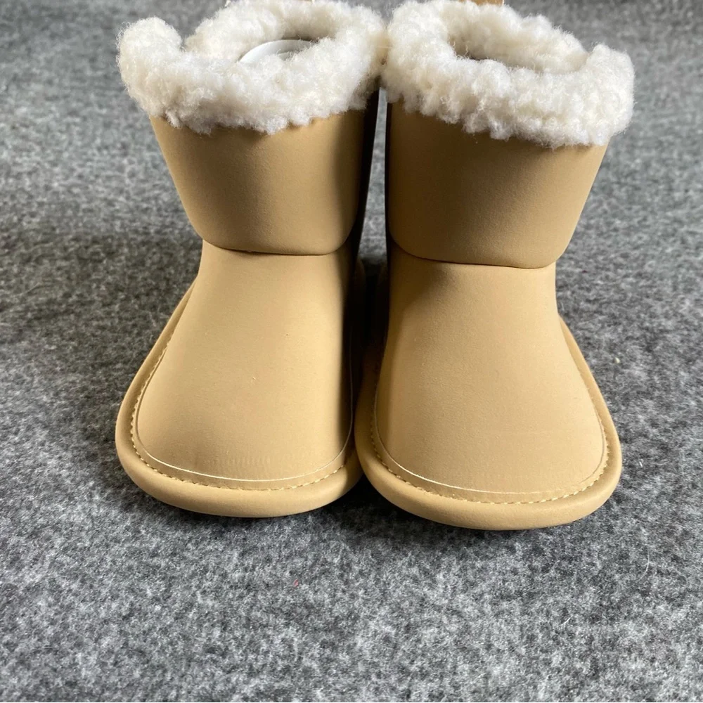 Carter’s Baby Shoes Size 0-3 Months Cozy Tan Baby Booties with White‎ Fleece New